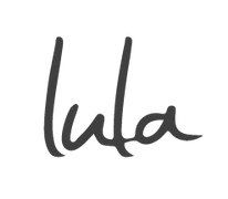 ogotipo de Lula en escritura manual sobre fondo gris claro