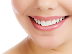 What Are the Advantages of Visiting a Dental Office in Manhattan for Cosmetic Bonding?