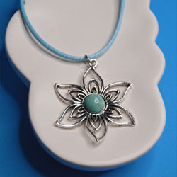 Flor piedra azul