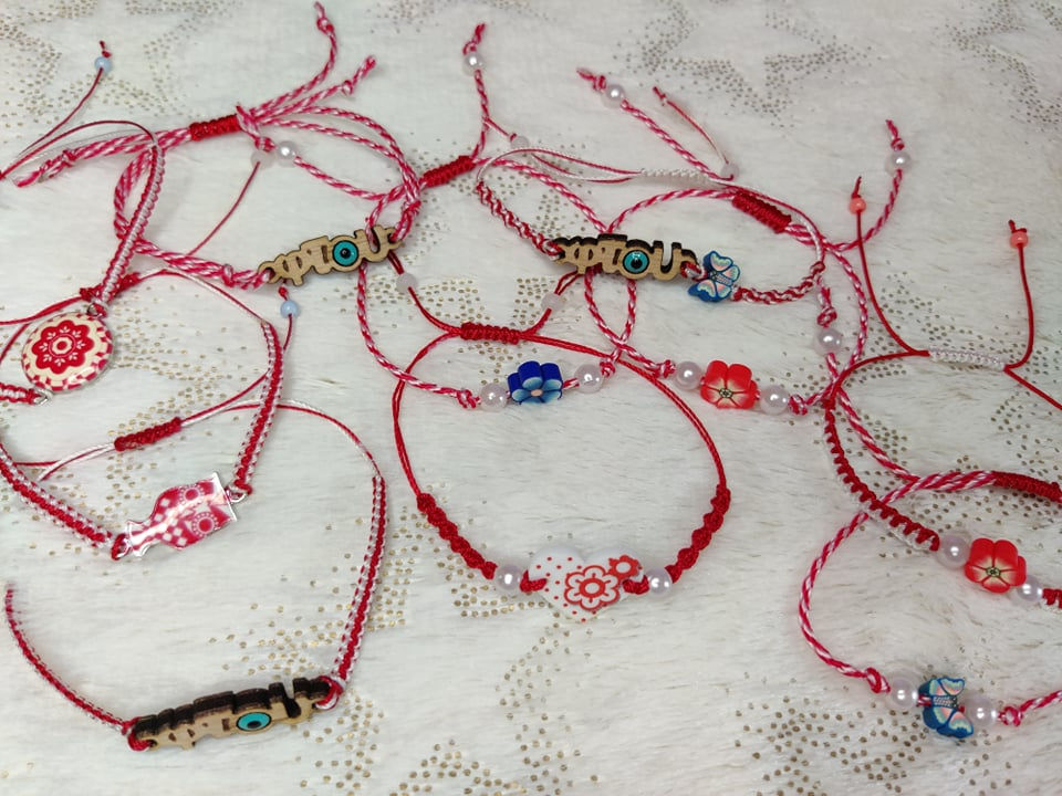 Κόκκινη κλωστή δεμένη...