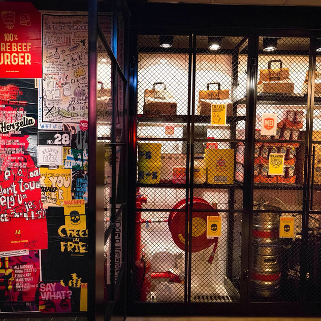 MB BURGER | INTERIOR DESIGN | SUPER BRANDING