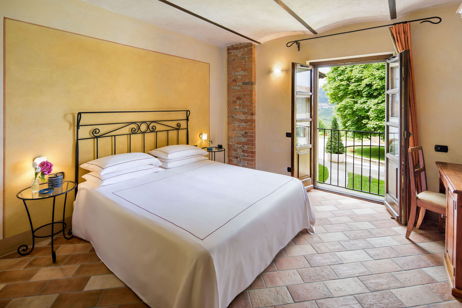 Antique, rustic hotel room. Hotel Relais Montemarino.
Hotel in the Langhe