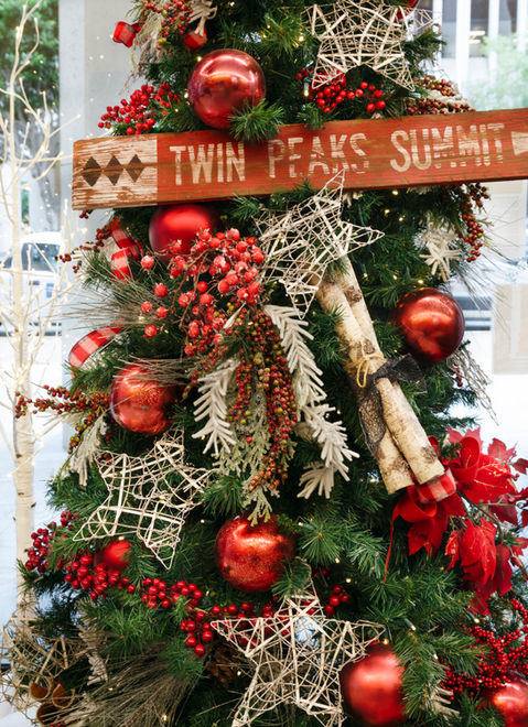 One California, MullBerry Design, Window Display, Christmas Tree, Christmas Window Dressing, MullBerry Design, Skiing