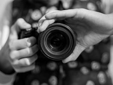 Can the police stop photographers from taking photos? 