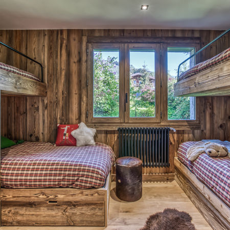 Appartement - chambre enfants - décoration ambiance chalet montagne chic - lits superposés sur mesure en vieux bois