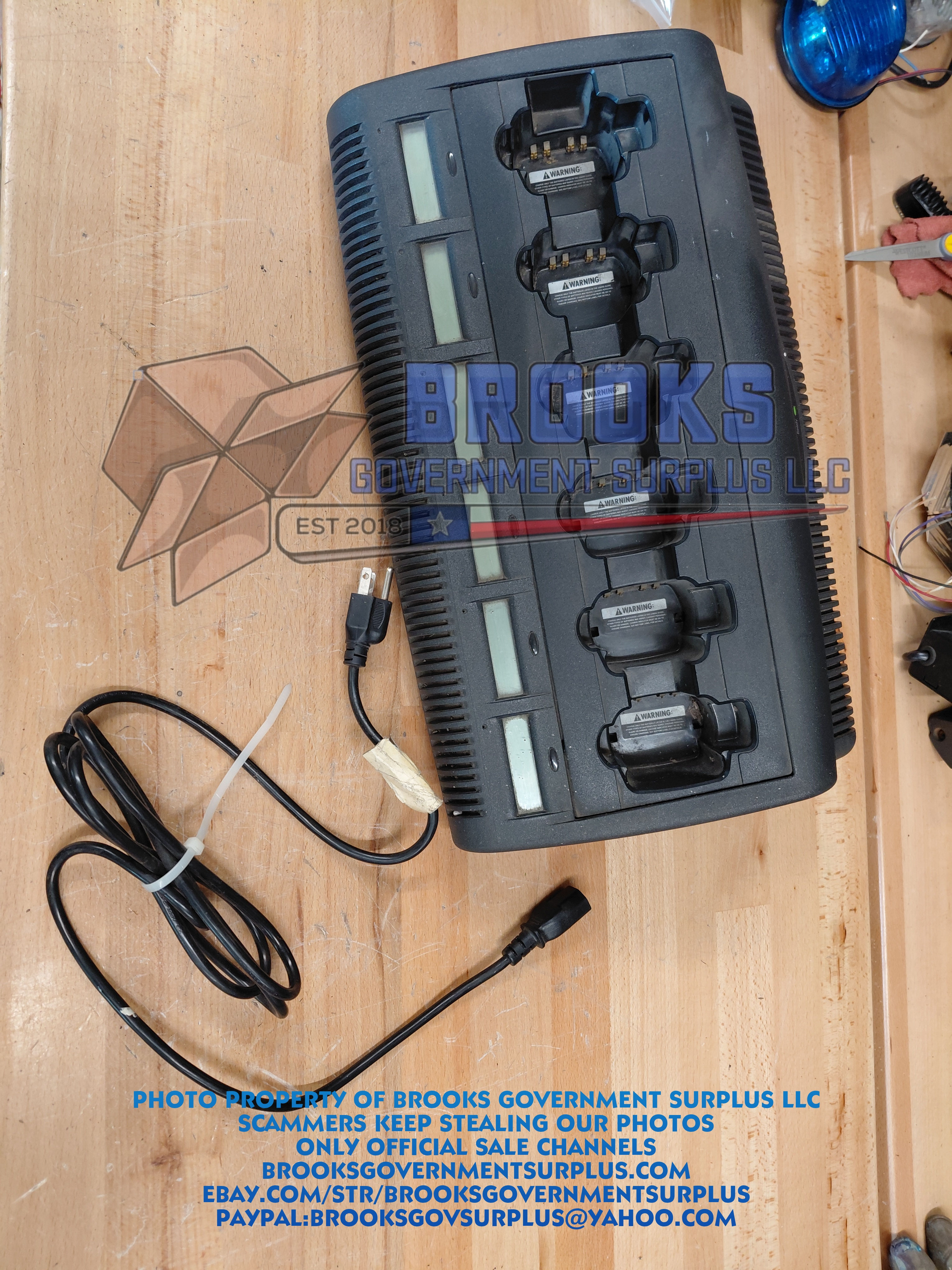 Motorola NNTN7072B 6 bank impress charger FOR APX USED
