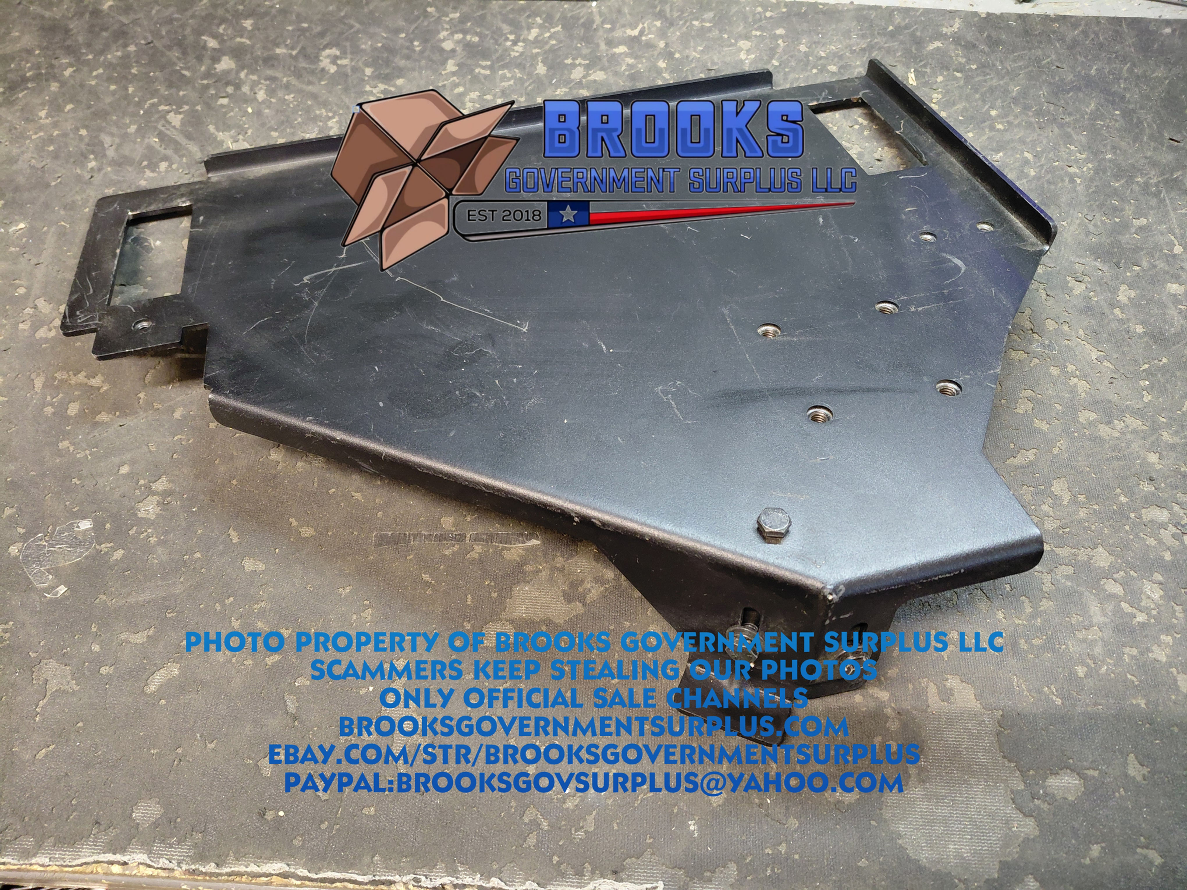 Havis Floor plate 2015-2020 Chevy Tahoe Silverado Pedestal mount USED C-HDM 176