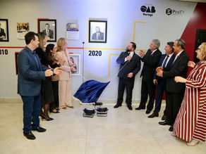 sOLENIDADE DE DESCERRAMENTO DE FOTO NA GALERIA DE PRESIDENTES