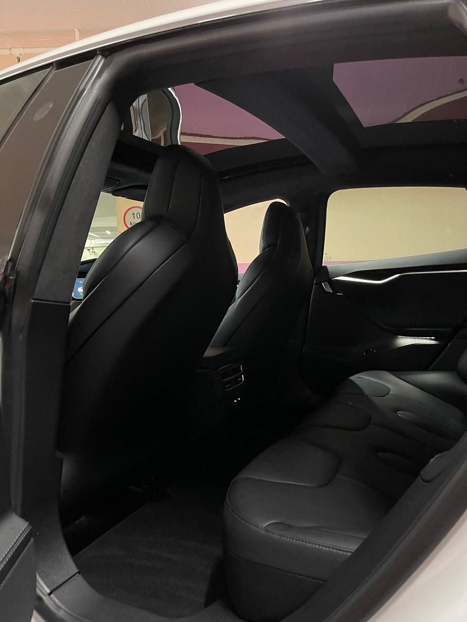 縮圖：2017 Tesla Model S 90D