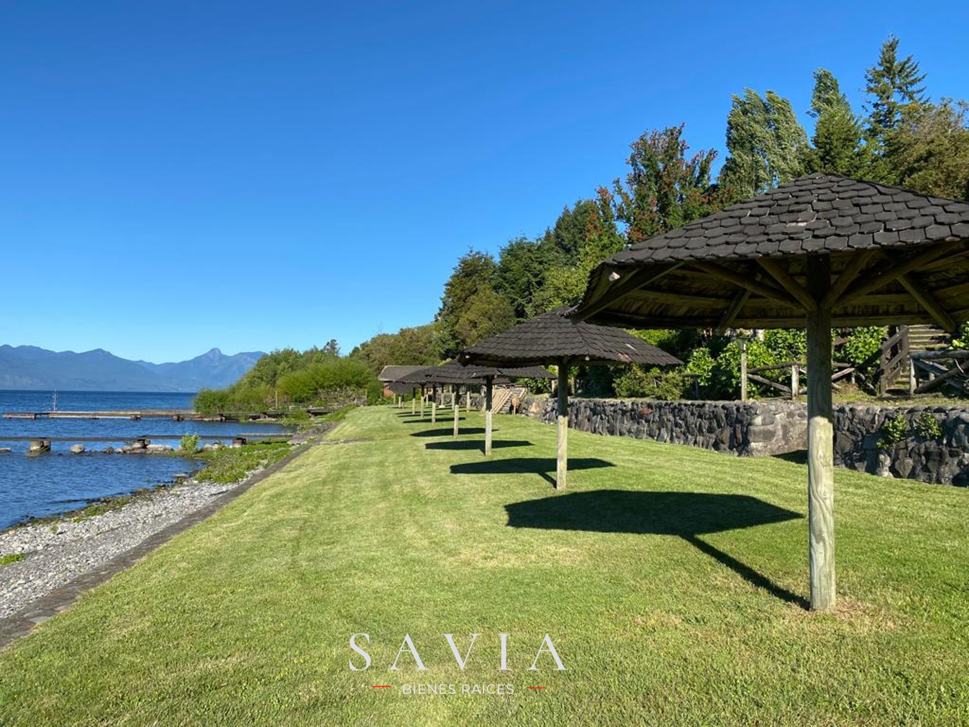 ENCANTADORA CASA CON VISTA AL LAGO EN VILLARRICA- ARRIENDO TEMPORAD 2023