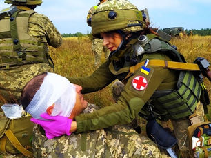 ЗДОРОВ’Я УКРАЇНЦІВ БОРОНЯТЬ СИЛЬНІ, БЕЗСТРАШНІ, ВІДЧАЙДУШНІ