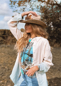 Lainey Wilson wearing a UK Country hat at The Lainey Wilson Experience
