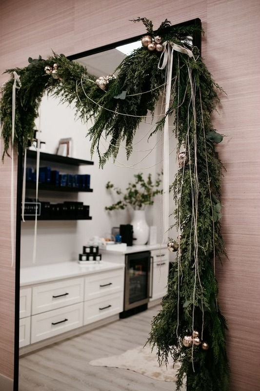 Very Honey Christmas - studio with pine installation