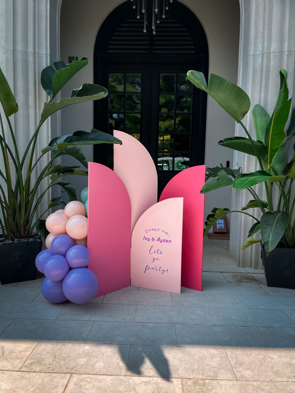 Beach Barbie - Custom mini backdrop and balloon display
