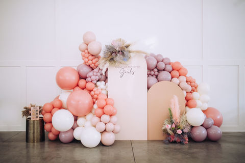 Honey at Hutton House - Full backdrop and balloon installation