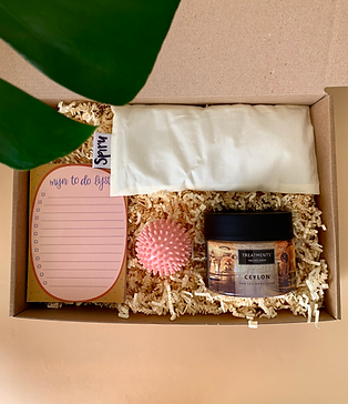 Luxe selfcare box cadeau voor vrouwen beautyproducten, rustgevende essentials en zelfzorg balans