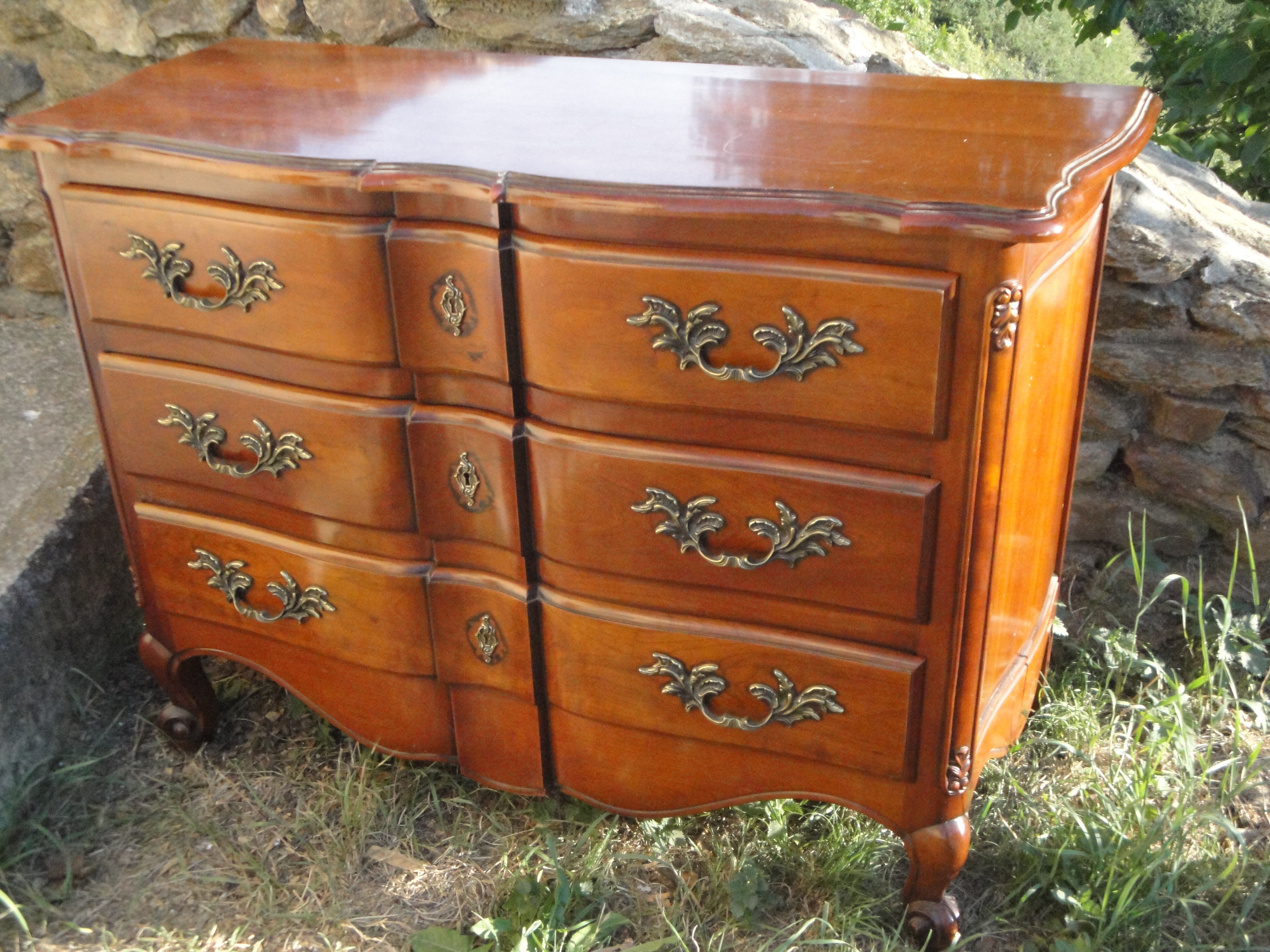 Commode arbalète
