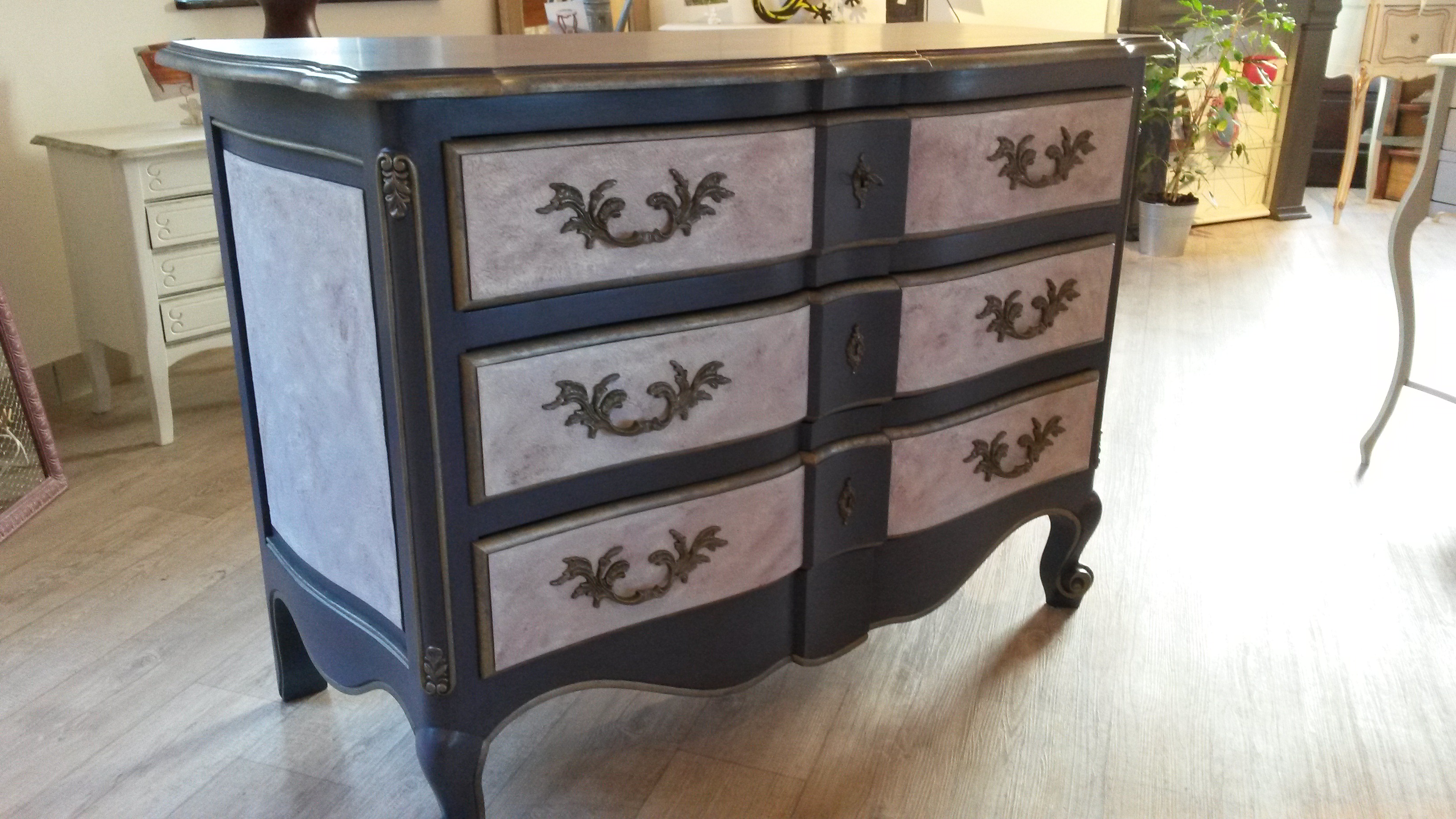 Commode arbalète
