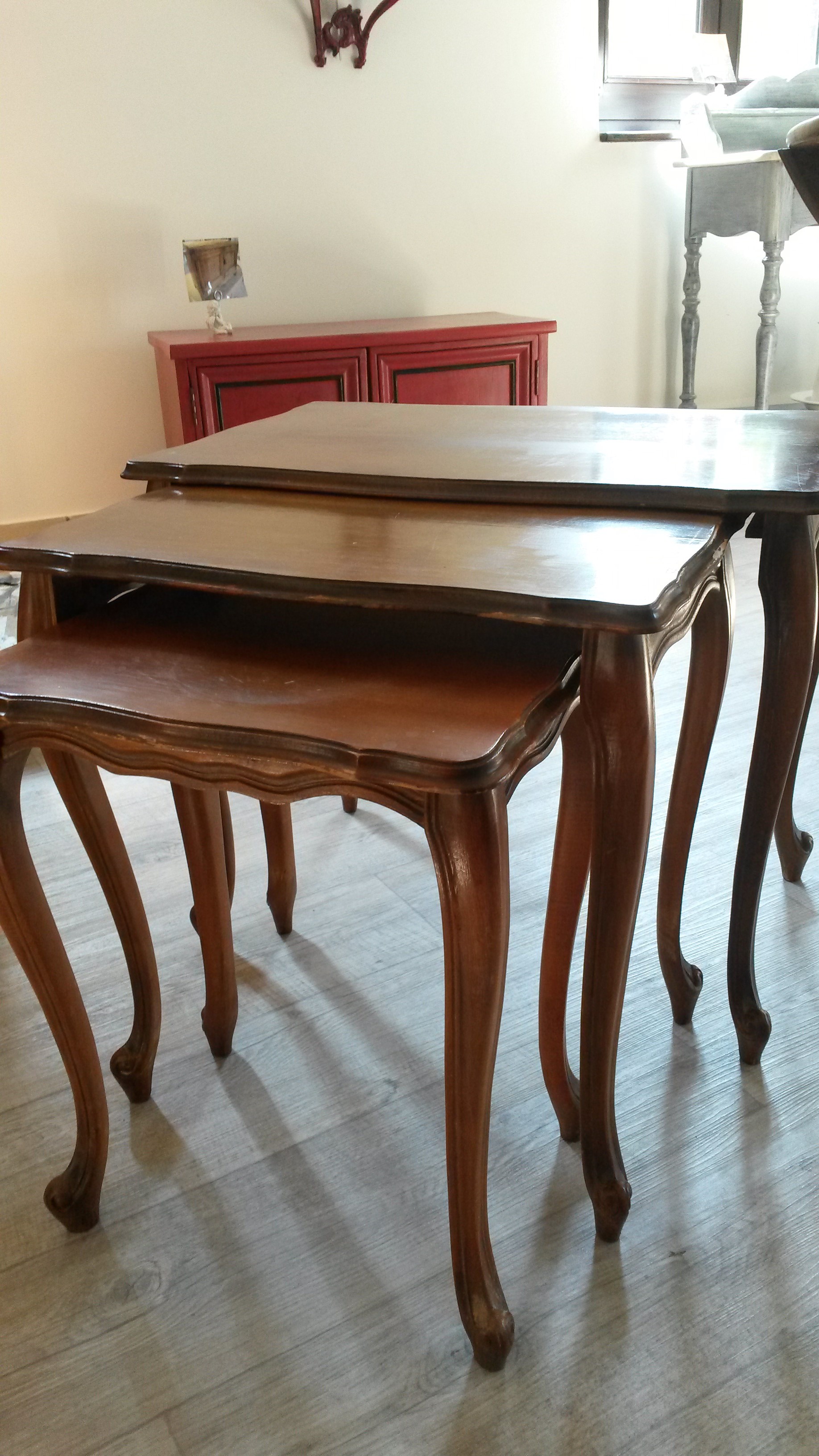 Tables gigognes