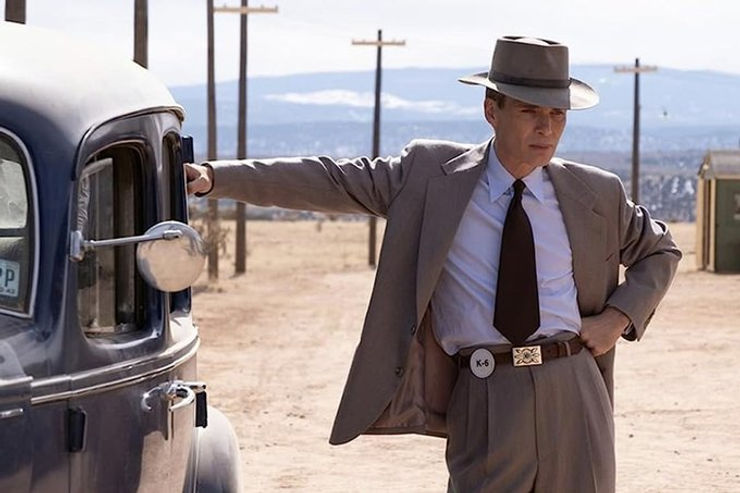 Cillian Murphy wearing the Oppenheimer belt buckle