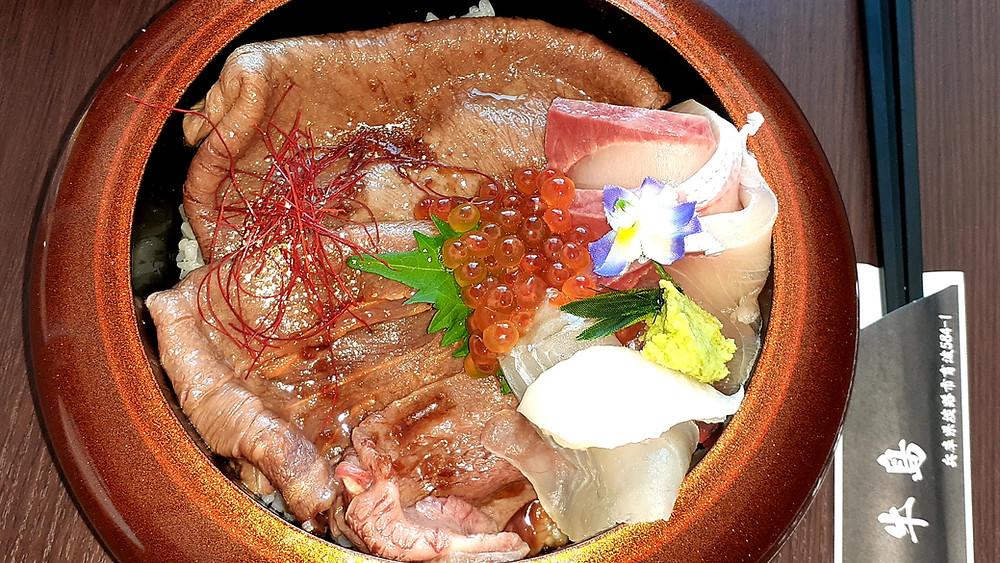 焼肉牛島 淡路島one team丼 淡路牛と海鮮のコラボ丼 オススメです 焼肉牛島 淡路島one team丼 淡路牛と海鮮のコラボ丼 オススメです