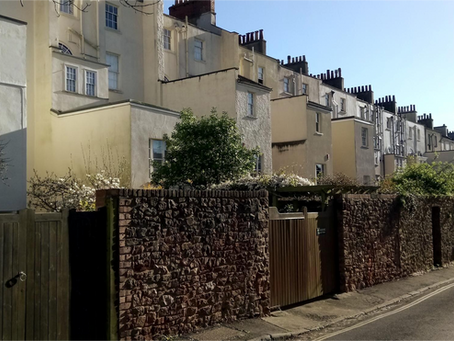 Peut-on renoncer à une mitoyenneté gênante ? Oui, mais attention aux conséquences