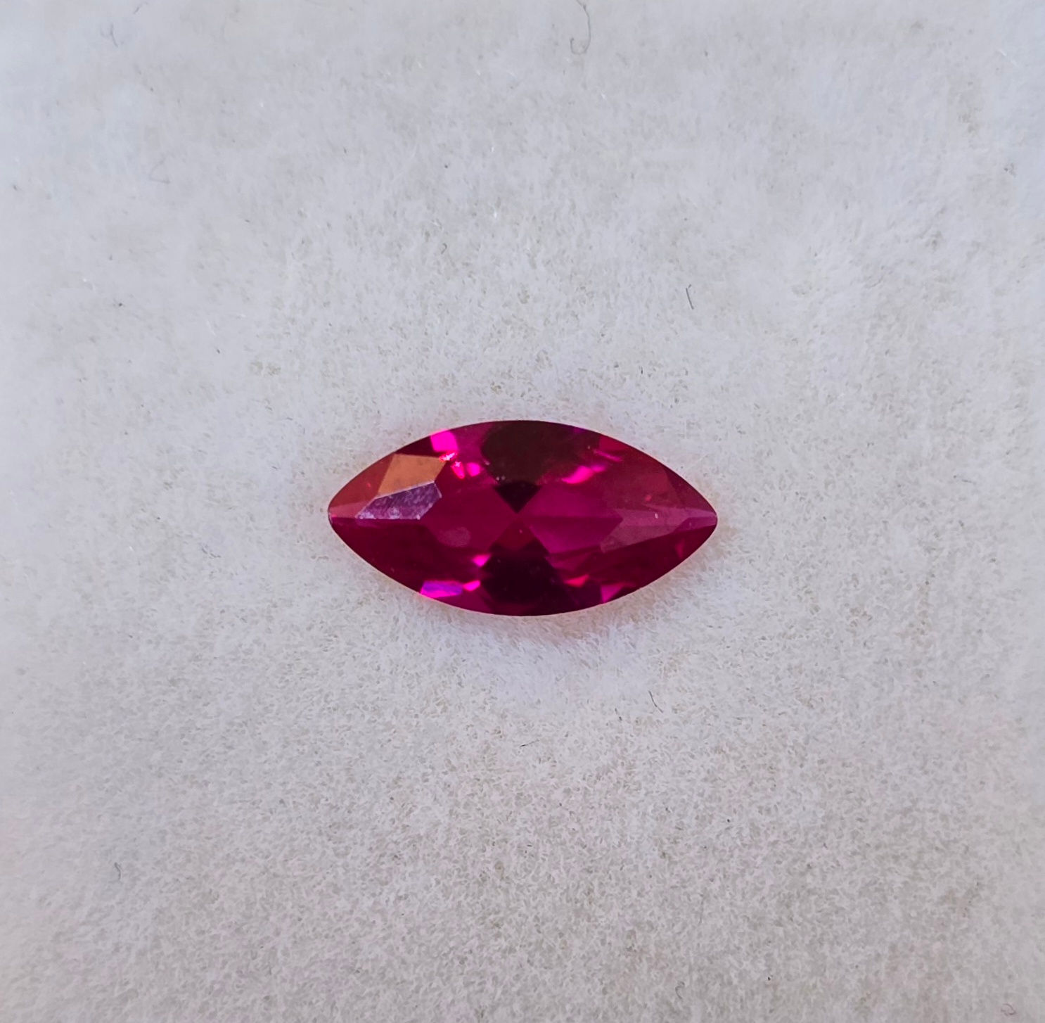 Zircônia Navete Cor de Rubi