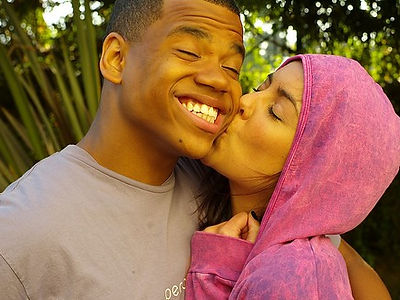 silver and dixon, sixon, tristan wilds, jessica stroup, mack wilds, interracial, 90210, s01e04, the bubble, silver, dixon