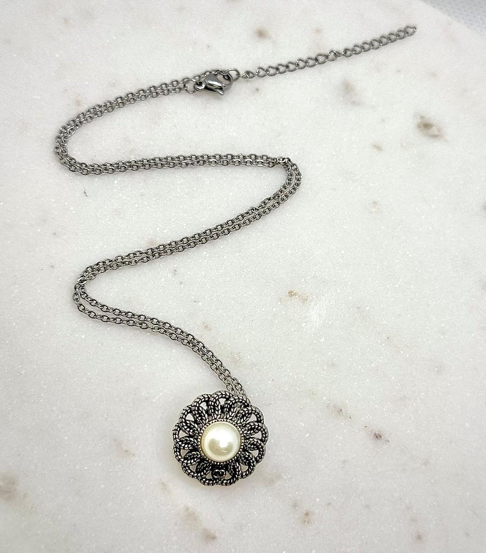 Collier Chanel La perle Blanche