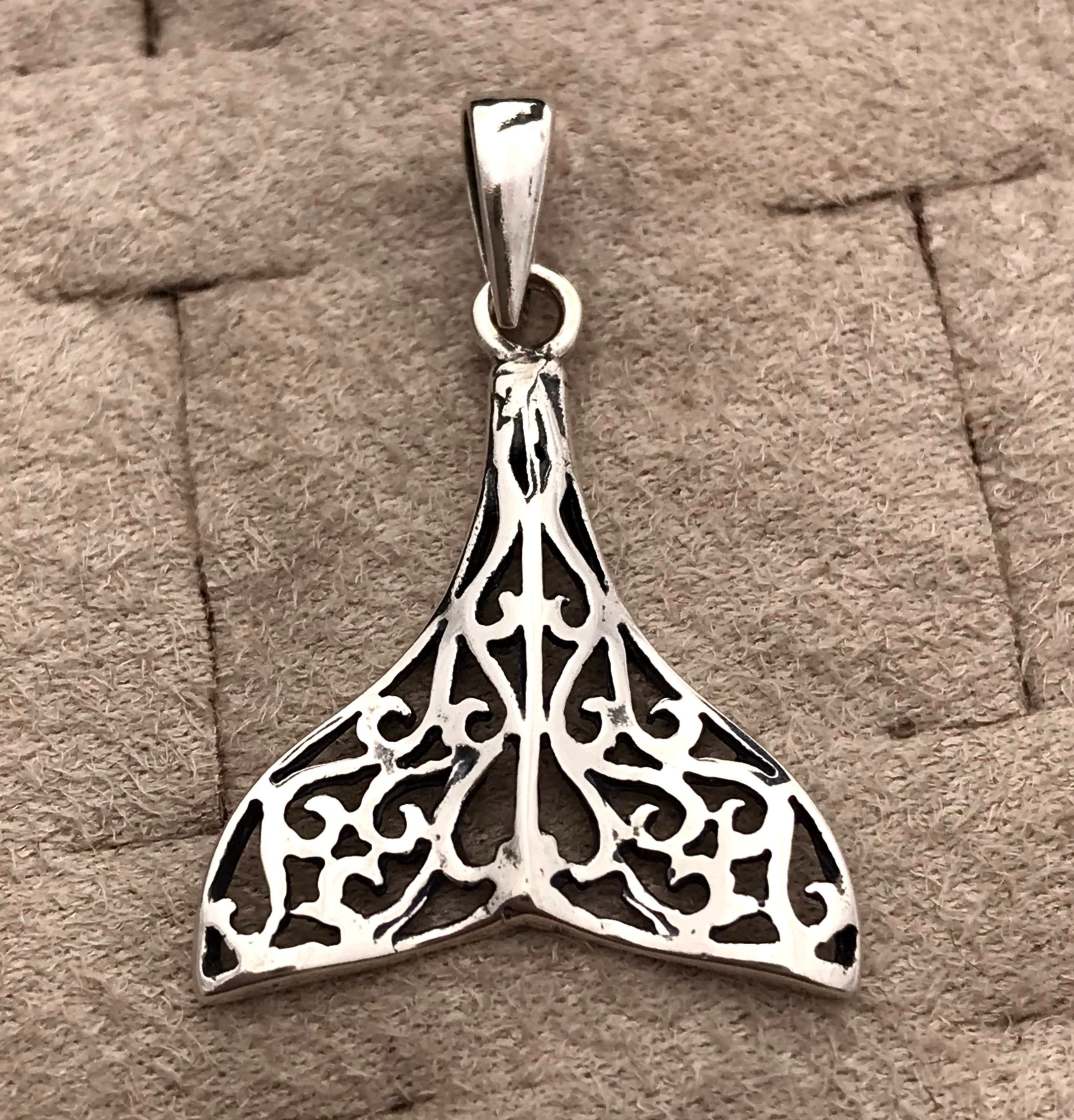 Pingente Rabo de Sereia Detalhes Vazados