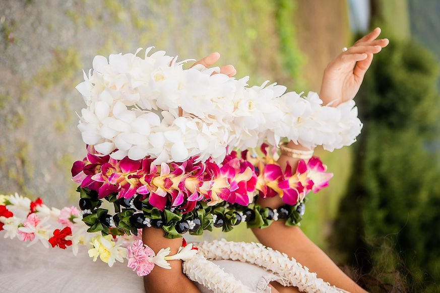 Paradise-Leis-Honolulu-Hawaii-Oahu-Crown-Flower-Lei-Orchid-Lei-Ti-Leaf-Lei-_0379_edited.jp