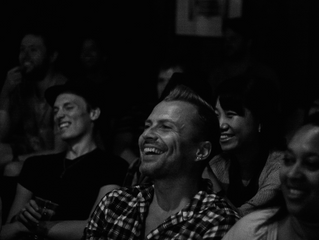 What makes the perfect comedy atmosphere?