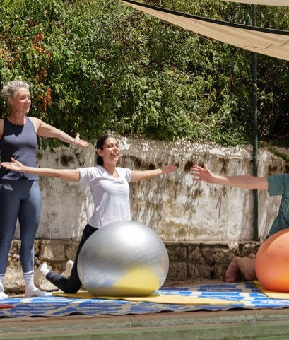 Cours collectif de Pilates au sol à Tanger, Maroc