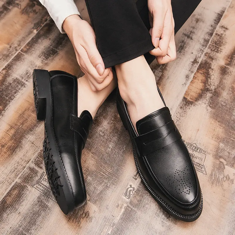 Thumbnail: Men's Brogue Style Leather Formal Shoes
