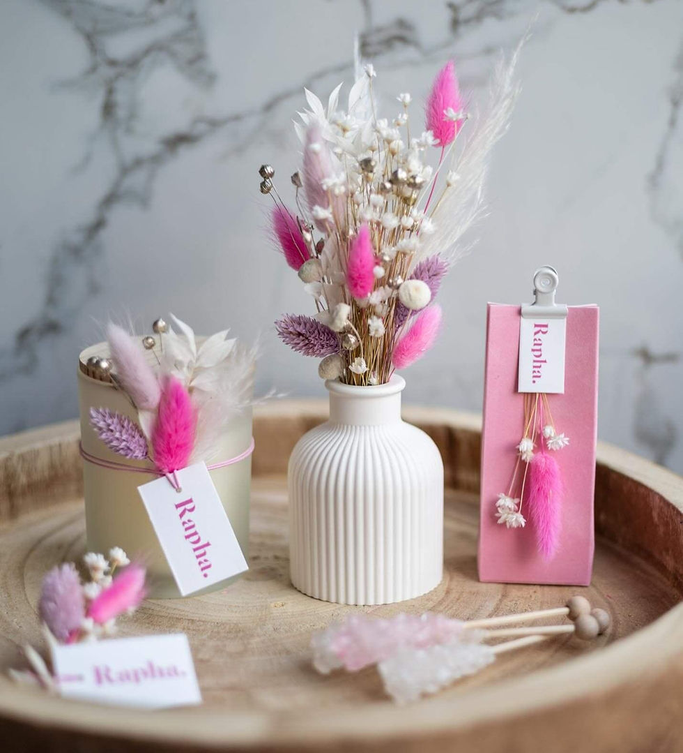 LiZ-e Design - Niel - Doopsuikerconcept in roze, lila en fuchsia tinten met een hadgemaakt wit vaasje met droogbloemen, suikerbonen, lolly's en snoepjes - Rapha