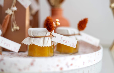 LiZ-e Design - Niel - Geboortekaartje - Jongen - Meisje - Bloemen - Doopsuiker - Terracotta - Cognac - Letterpress - Suikerbonen Papa Chocolat - Glazen stolpjes - Doosjes - Confituur - Alternatief - Droogbloemen - Label - Vinyl - Finn