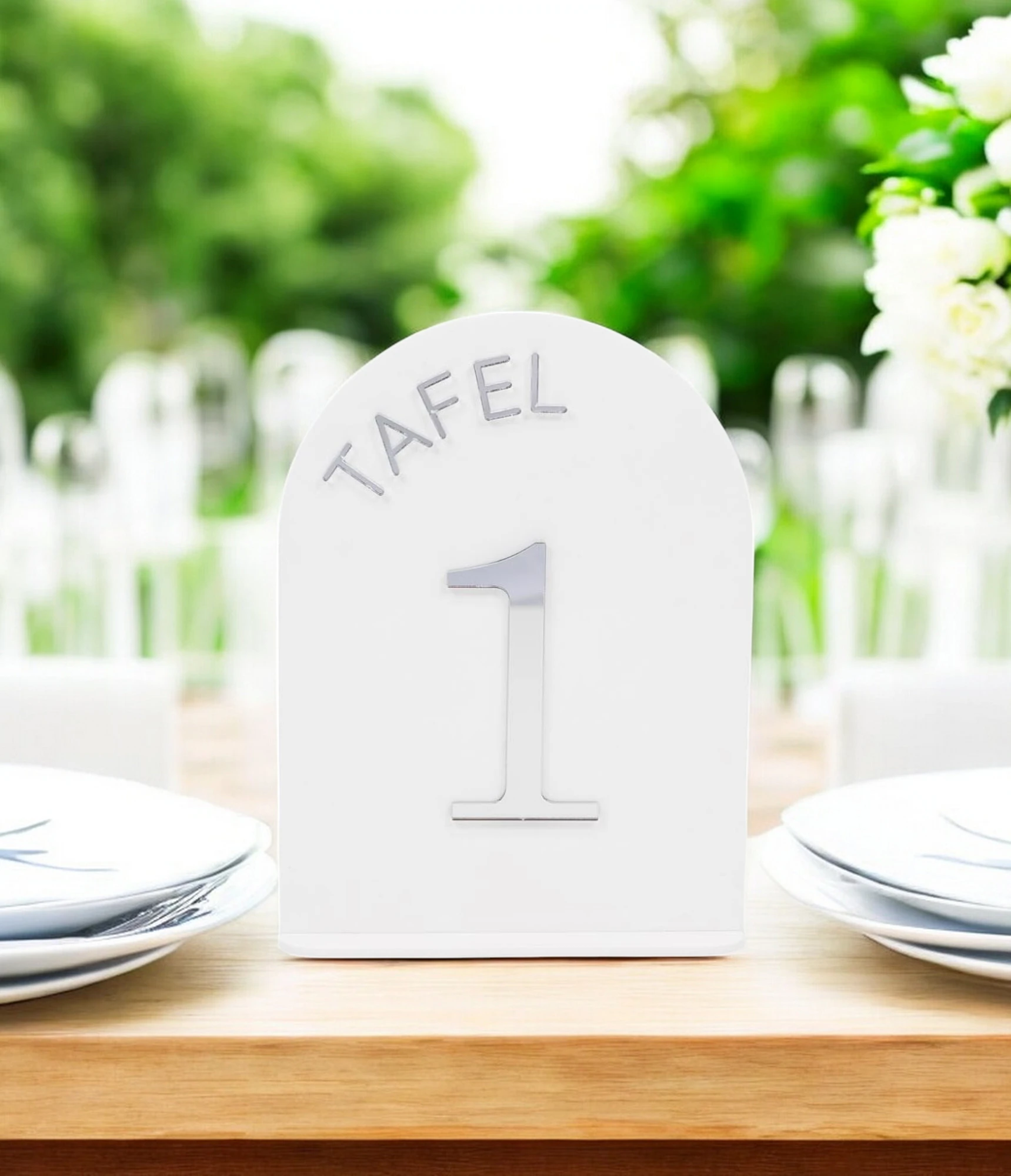 Wit Acryl tafelnummer met Zilver Acryl Cijfer – Stijlvolle Tafelaanduiding voor Bruiloften en Feesten Maak jouw bruiloft, jubileum of evenement extra speciaal met dit prachtige tafelnummer uit acryl. Deze tafelnummers hebben een moderne uitstraling en helpen gasten eenvoudig hun plek te vinden. Ideaal voor het organiseren van een trouwfeest, gala, babyshower, doopsel of bedrijfsfeest. ✔️ Materiaal: Gemaakt uit 3 mm Acryl ✔️ Afmetingen: Het bord meet 20 cm (hoogte) x 15 cm (breedte). ✔️ Veelzijdig in gebruik: Perfect voor een trouwfeest, gala, babyshower, doopsel of bedrijfsfeest ✔️ Makkelijk neer te zetten Hoe gaat huren in zijn werk? ✔️ Kies de decoratie die je wenst te huren. Je kan meerdere artikelen in 1 reservering toevoegen. ✔️ Selecteer de datum wanneer je de decoratie wenst te huren. ✔️ Wij verhuren onze decoratie steeds voor 1 week. Zo heb je voeldoende tijd om deze op te halen en terug te bezorgen. ✔️ Na jouw boeking controleren we de beschikbaarheid en ontvang je een bev