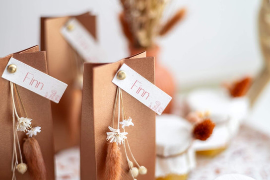 LiZ-e Design - Niel - Geboortekaartje - Jongen - Meisje - Bloemen - Doopsuiker - Terracotta - Cognac - Letterpress - Suikerbonen Papa Chocolat - Glazen stolpjes - Doosjes - Confituur - Alternatief - Droogbloemen - Label - Vinyl - Finn