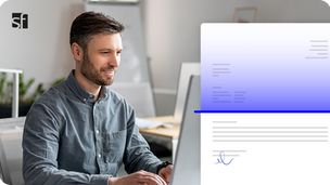 Ein Mann sitzt am Computer und arbeitet digital – dank ersetzendes Scannen 