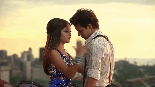 gif-ruggero-pasquarelli-karol-sevilla-lu