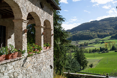 porticato-in-pietra-vista-val-fabiola-rocca-di-valle-di-castrignano.jpg