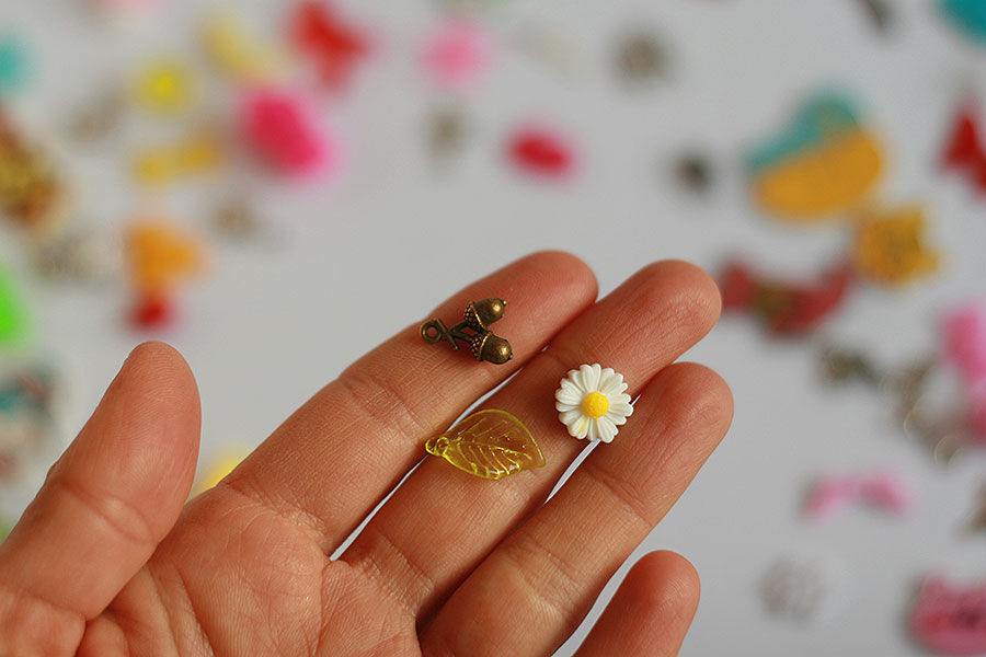 Thumbnail: Nature Theme I Spy trinkets, 1-3cm, Set of 100