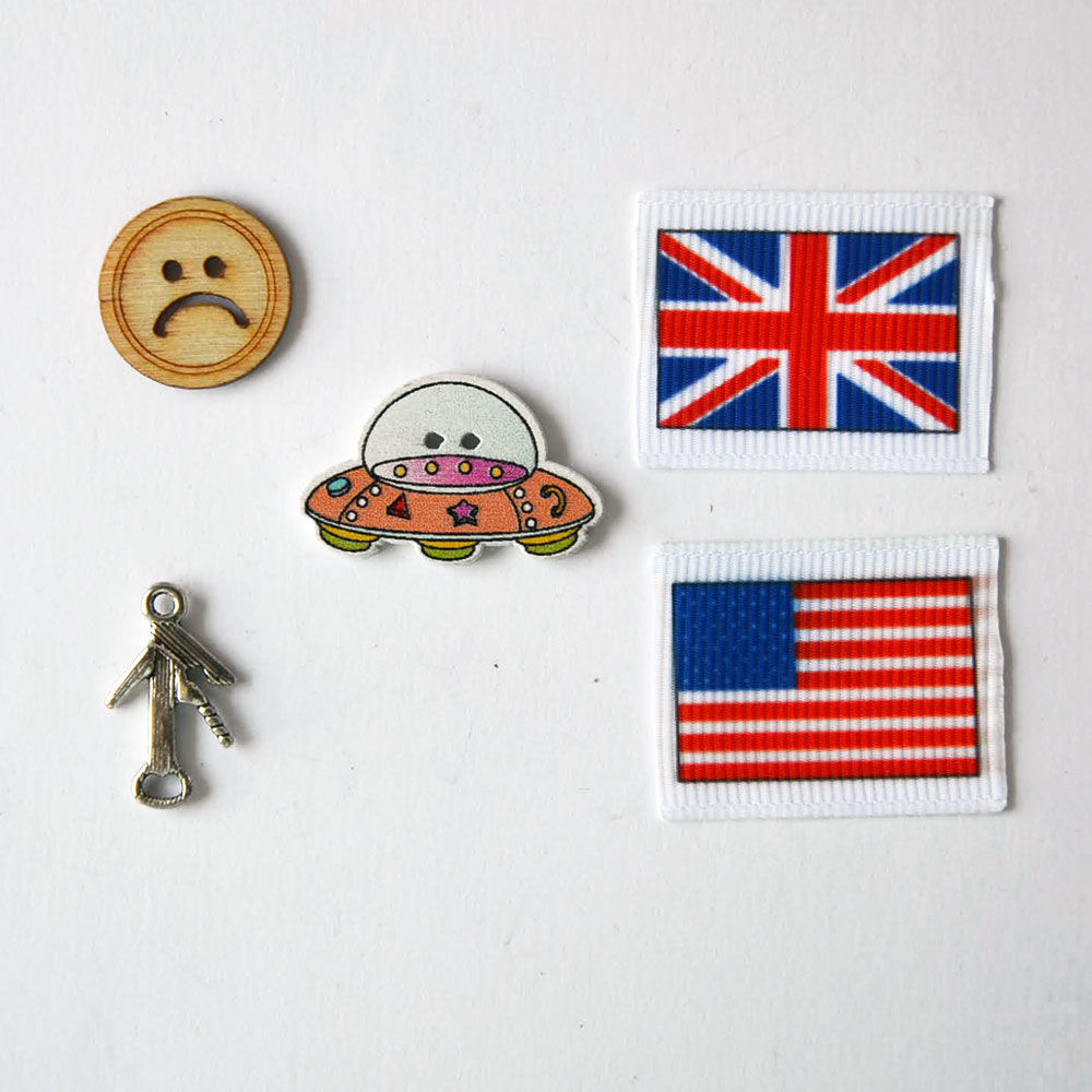 Letter U trinkets, 1-3cm, 5 objects