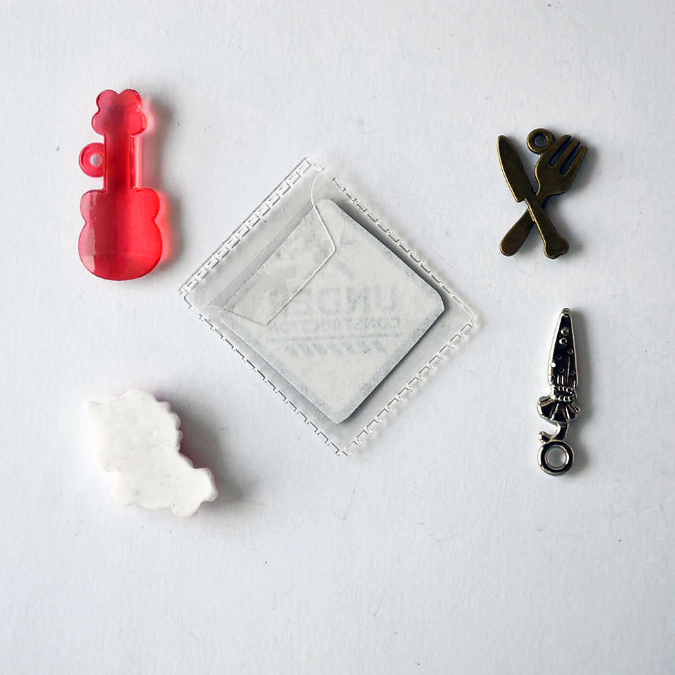 Thumbnail: Letter U trinkets, 1-3cm, 5 objects