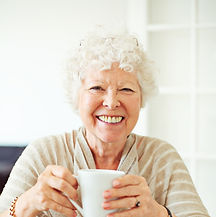 Alte Dame beim Kaffee.jpg