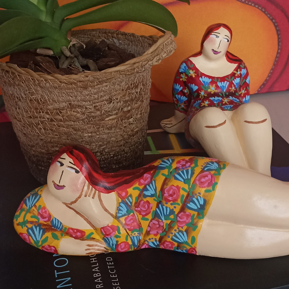 Miniatura: Escultura Mariazinha Sentada