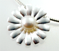Thumbnail: Josefine | Daisy Necklace