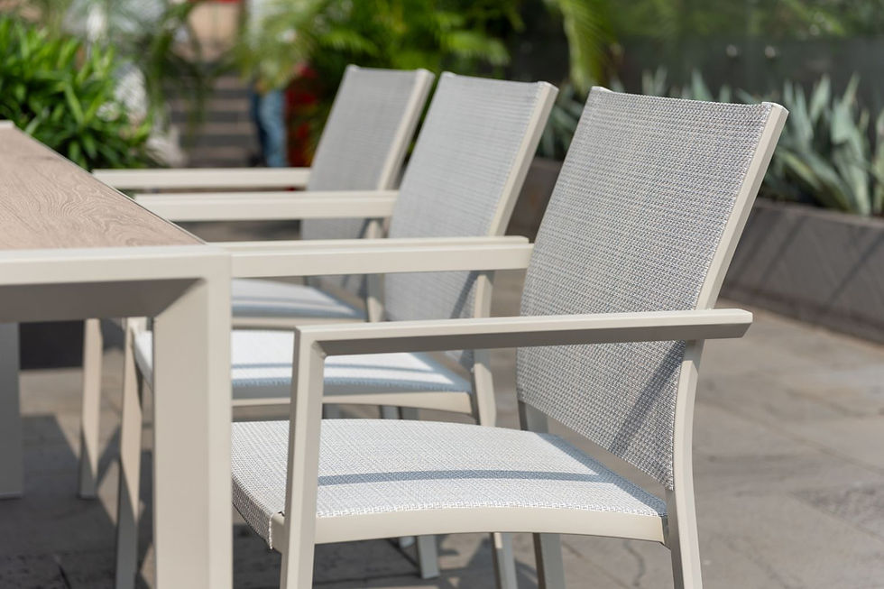 Miniatura: Urbanite Outdoor Dining Chair Patio Scene Side View