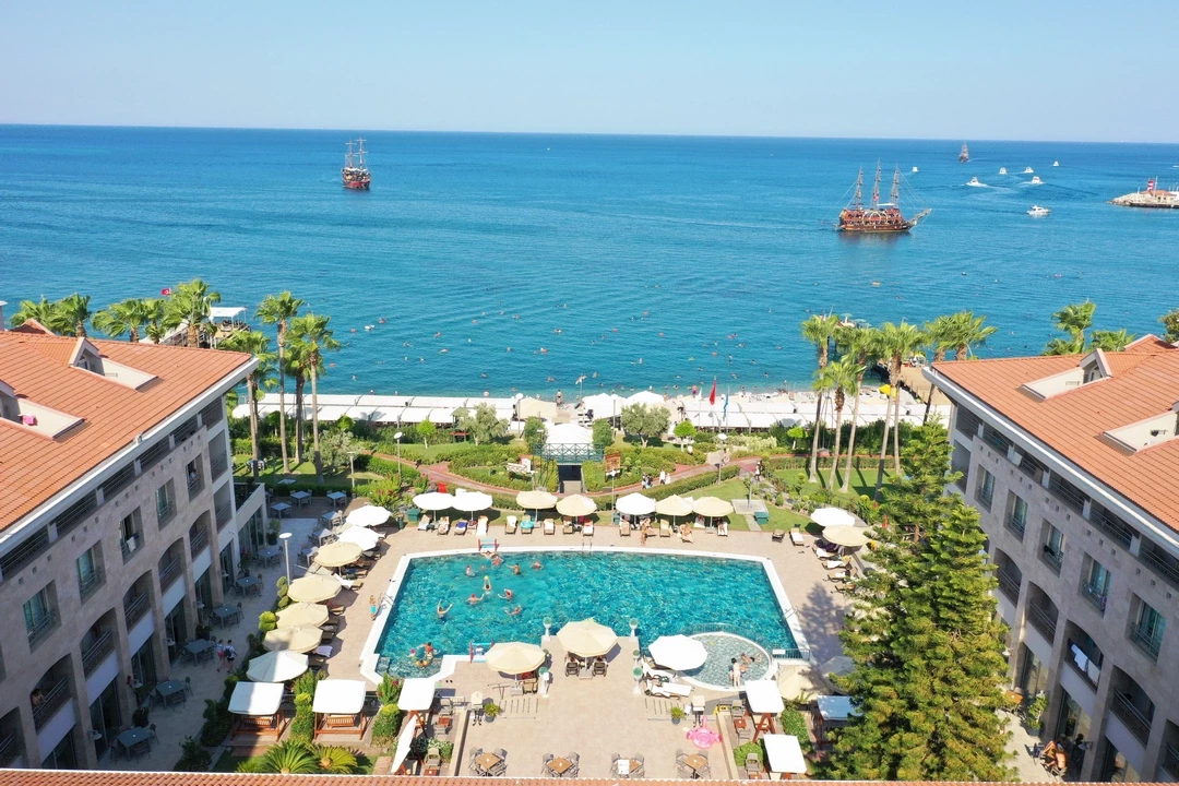 Отель Fame Residence Kemer & SPA 5* с бассейном и видом на Средиземное море, пляж и пирс