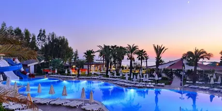 Annabella Diamond Hotel yüzme havuzu su parkı Alanya akşam manzarası